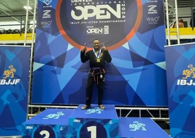 Campeón de Shogun Jiujitsu Dojo en el podio del Denver Open 2024 IBJJF de BJJ